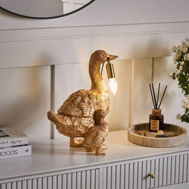 Wyld and Coco Gold Duck Table Lamp in Hand-Painted Polyresin and Metal – 1