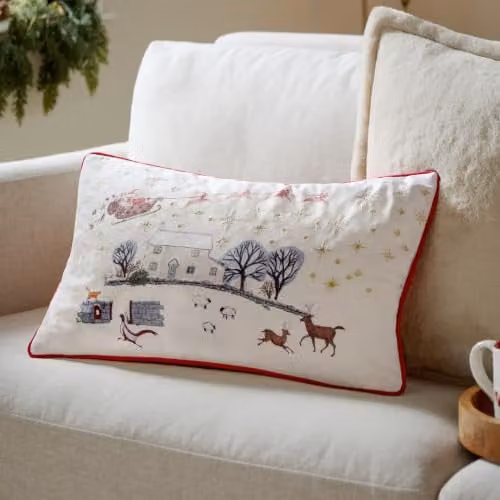 Riva Home Christmas Velvet Rectangular Cushion in Beige and White, W/H: 50 x 30 cm – 3