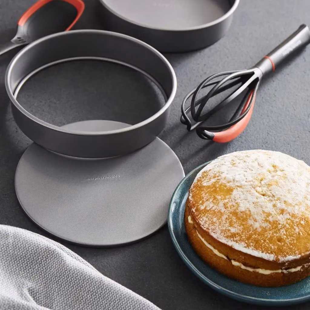 Morphy Richards Non-Stick Carbon Steel Loose Base Round Cake Tin Set in Grey – 9