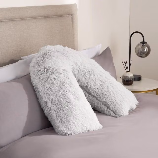 OHS Grey Marl V-Shaped Wedge Pillow with Faux Fur for Neck and Shoulder Support