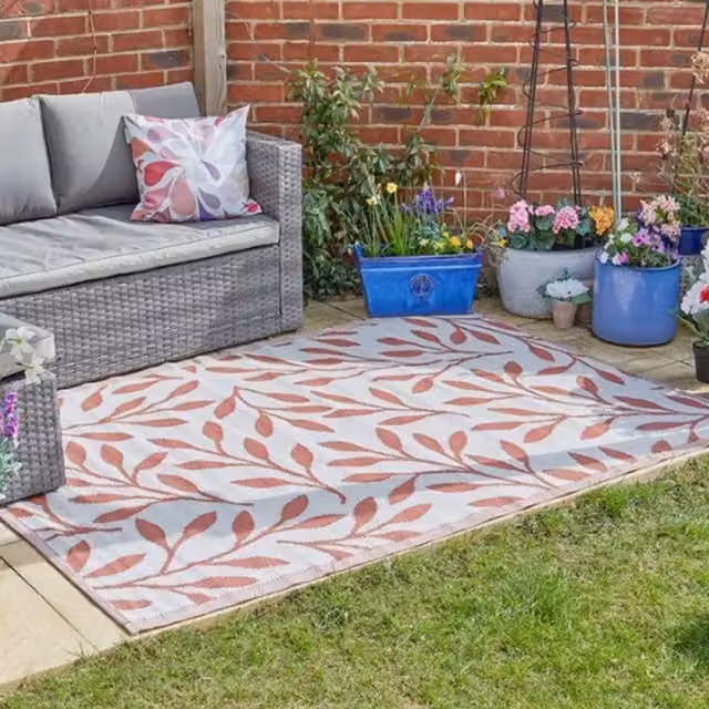Garden Mile Red and White Floral Rectangular Outdoor Patio Rug