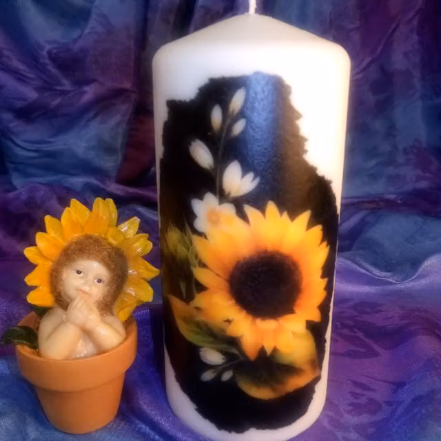 Viki White Sunflower Pillar Candle