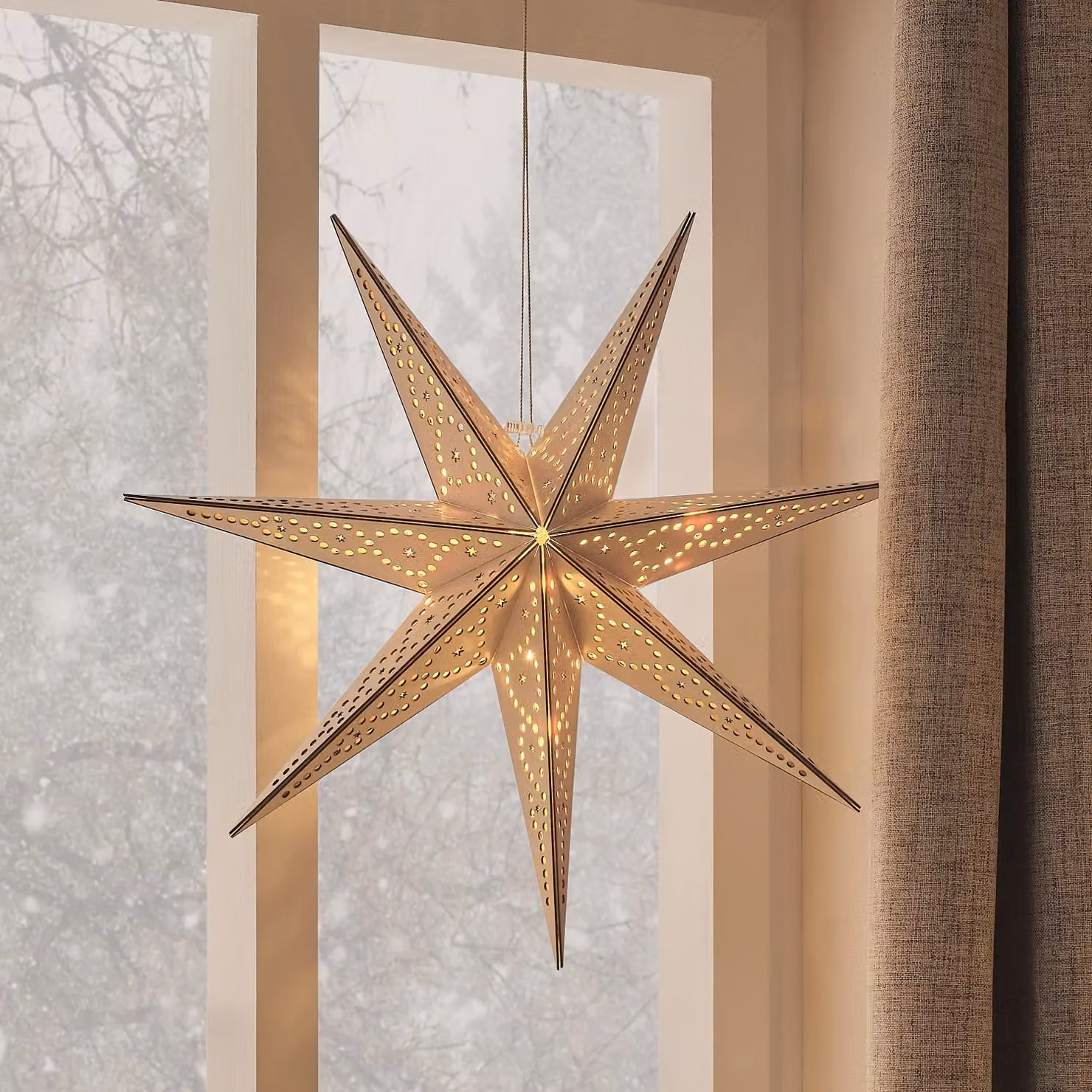 Lights4fun.co.uk White Wooden Star Hanging Christmas Decoration with Remote Control