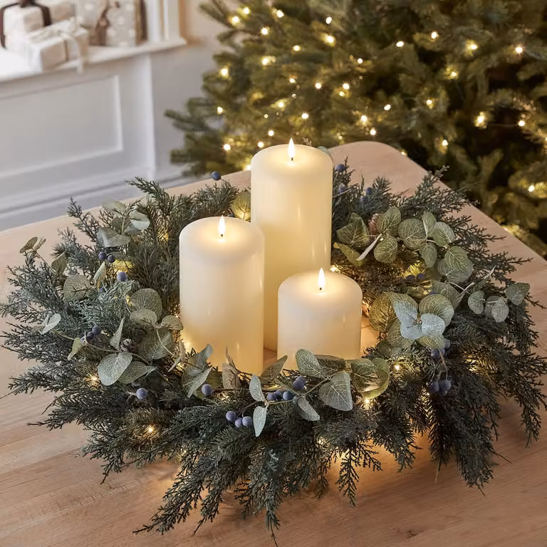 Lights4fun Pre Lit Oversized Artificial Berry and Pinecone Christmas Wreath and TruGlow Pillar Candle Set in Blue and White