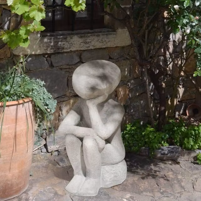 Wyld and Coco Grey Clay Figurine for Indoor and Outdoor Use – 1