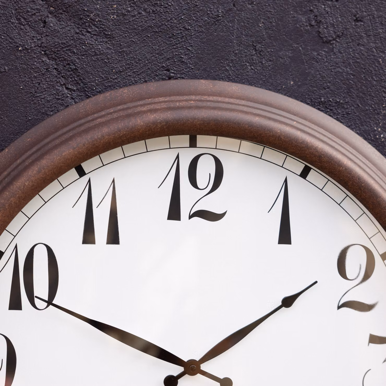 Primrose Antique Brown Radio Controlled Outdoor Garden Wall Clock, Diameter: 57.5 cm – 4