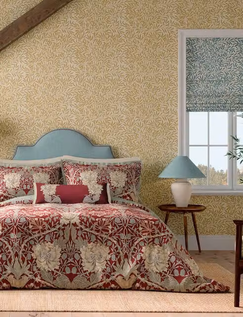 Morris & Co Art Nouveau Floral Honeysuckle & Tulip Reversible Cotton Percale Bedding Set, Red and Gold, W: 200 cm x H: 200 cm