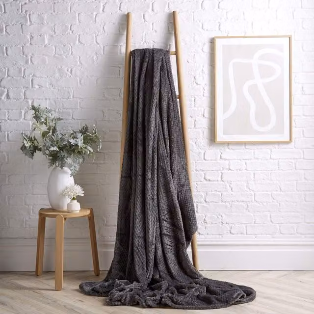 NewEdgeBlinds Cloud Honeycomb Geometric Fleece Throw in Anthracite Grey, 200 cm