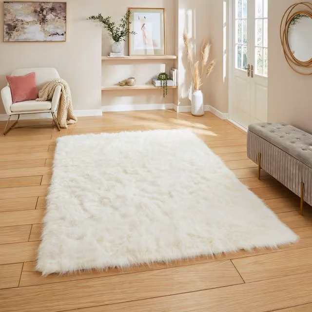 Terrys Ivory Hand Tufted Polyacrylic and Polyester Shaggy Rectangular Rug