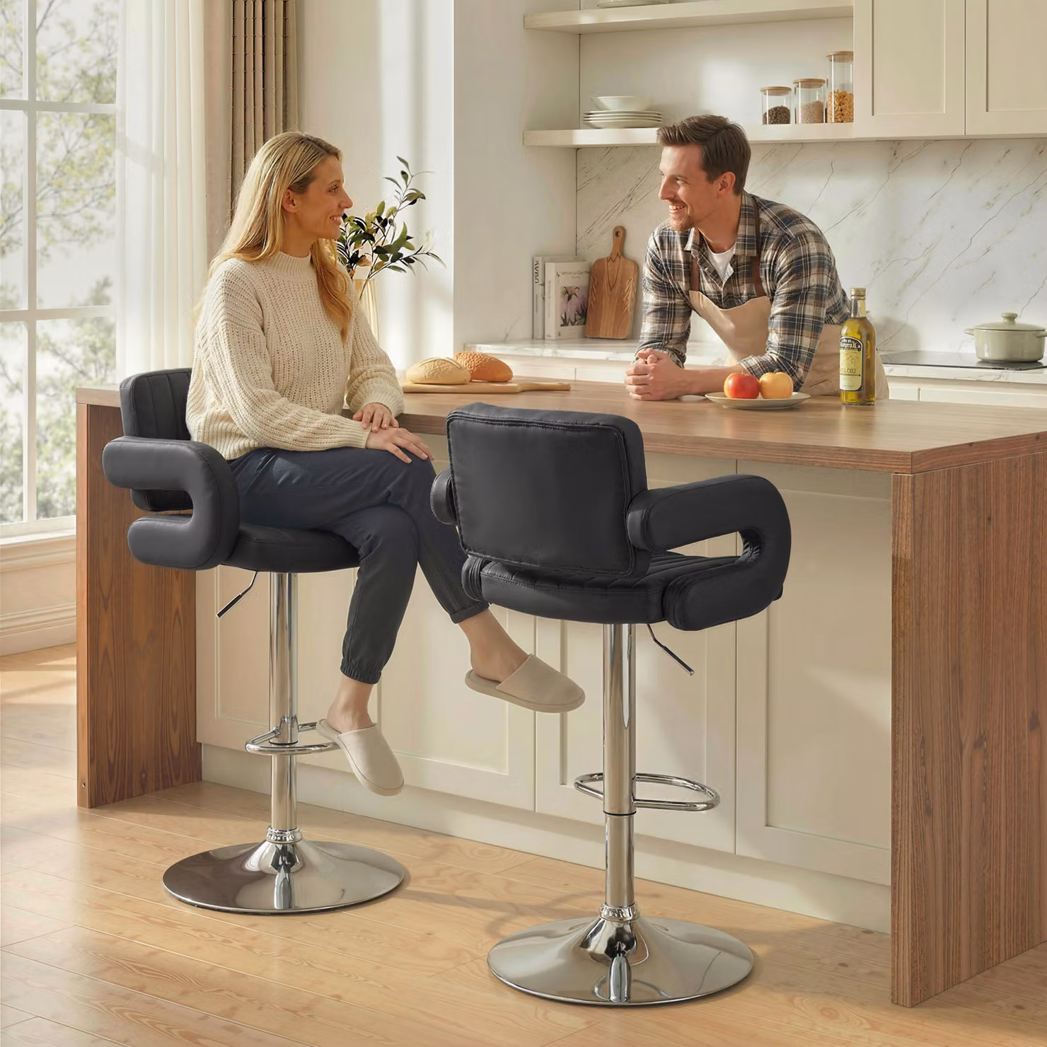 HOMCOM Set of 2 Adjustable Swivel Bar Stools with Armrests and Backrest in Black PU Leather – 2