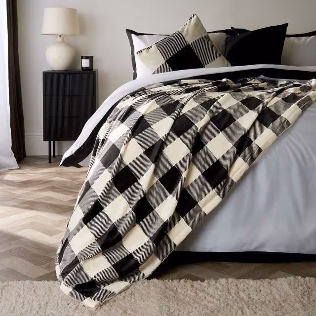 OHS Reversible Gingham Flannel Fleece Throw Blanket in White, W/D/H: 130 x 160 cm – 2