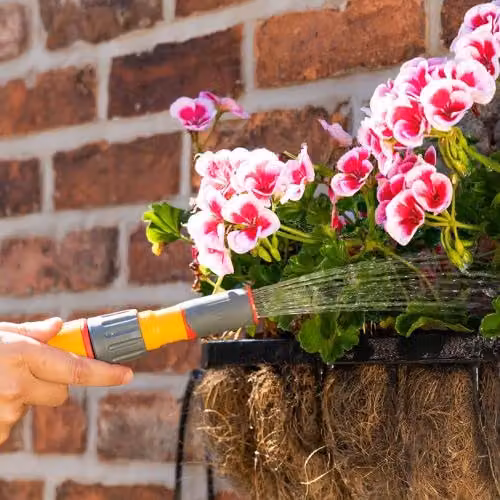 Hozelock 3-in-1 Multi-Pattern Watering Nozzle with Ergonomic Soft Grip Handle, Yellow – 4