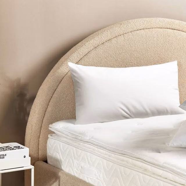 Wyld and Coco White Microfibre Bed Pillow, Soft and Allergy Friendly, W/D/H: 80 x 40 cm – 1