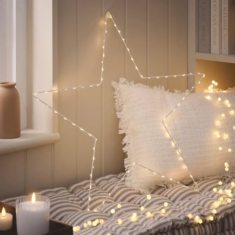 Lights4fun Christmas Star Window Decoration, 59cm Light-Up Star with 80 Warm White LED Lights in White and Silver, Battery-Operated Indoor Festive Décor with Timer Function