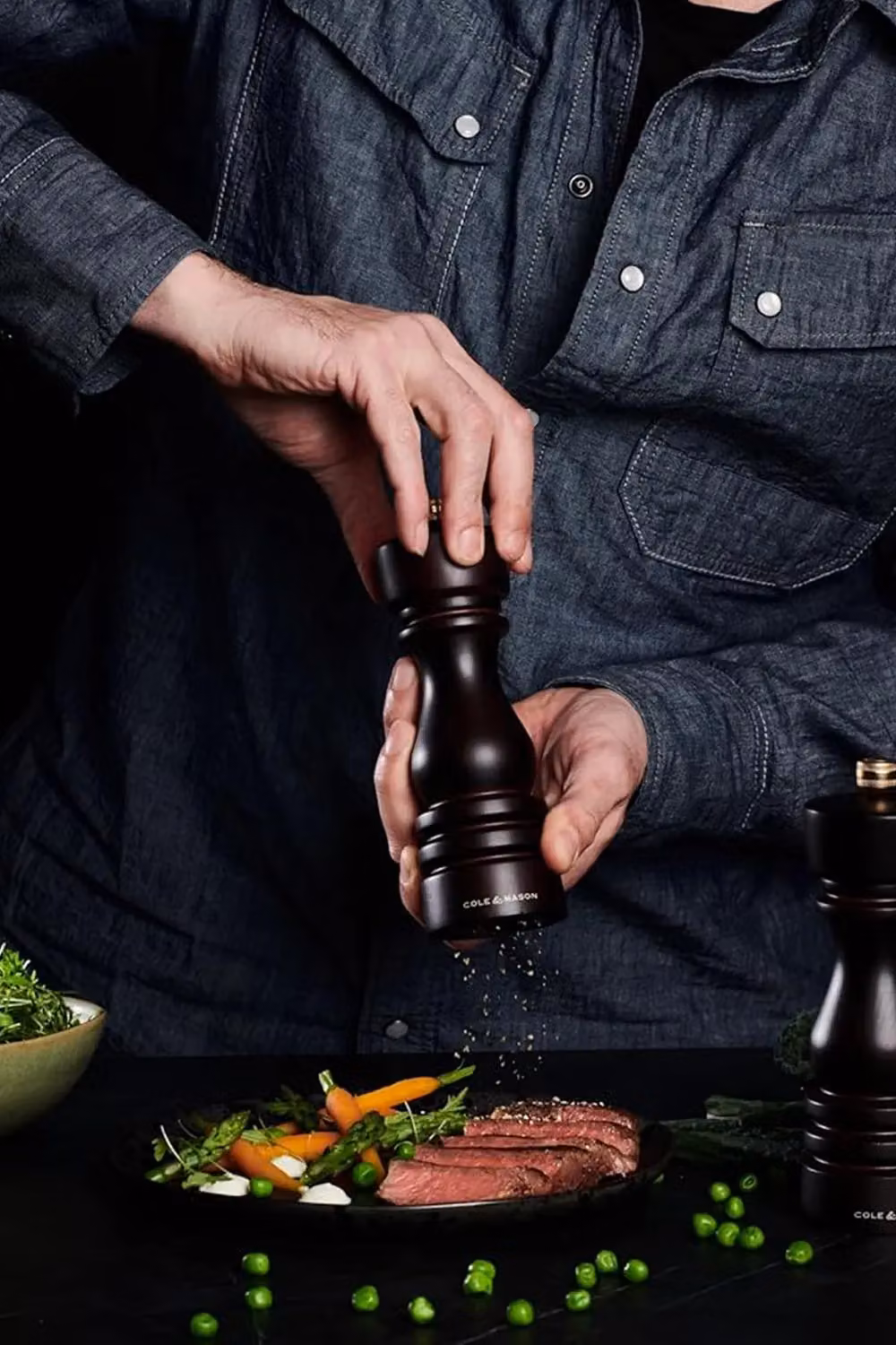 Cole & Mason London Beech Wood Manual Pepper Mill, Black, Height: 18 cm – 2