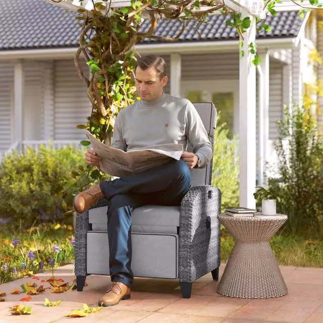 Outsunny Modern PE Rattan Recliner Chair with Footrest and Cushions in Light Grey