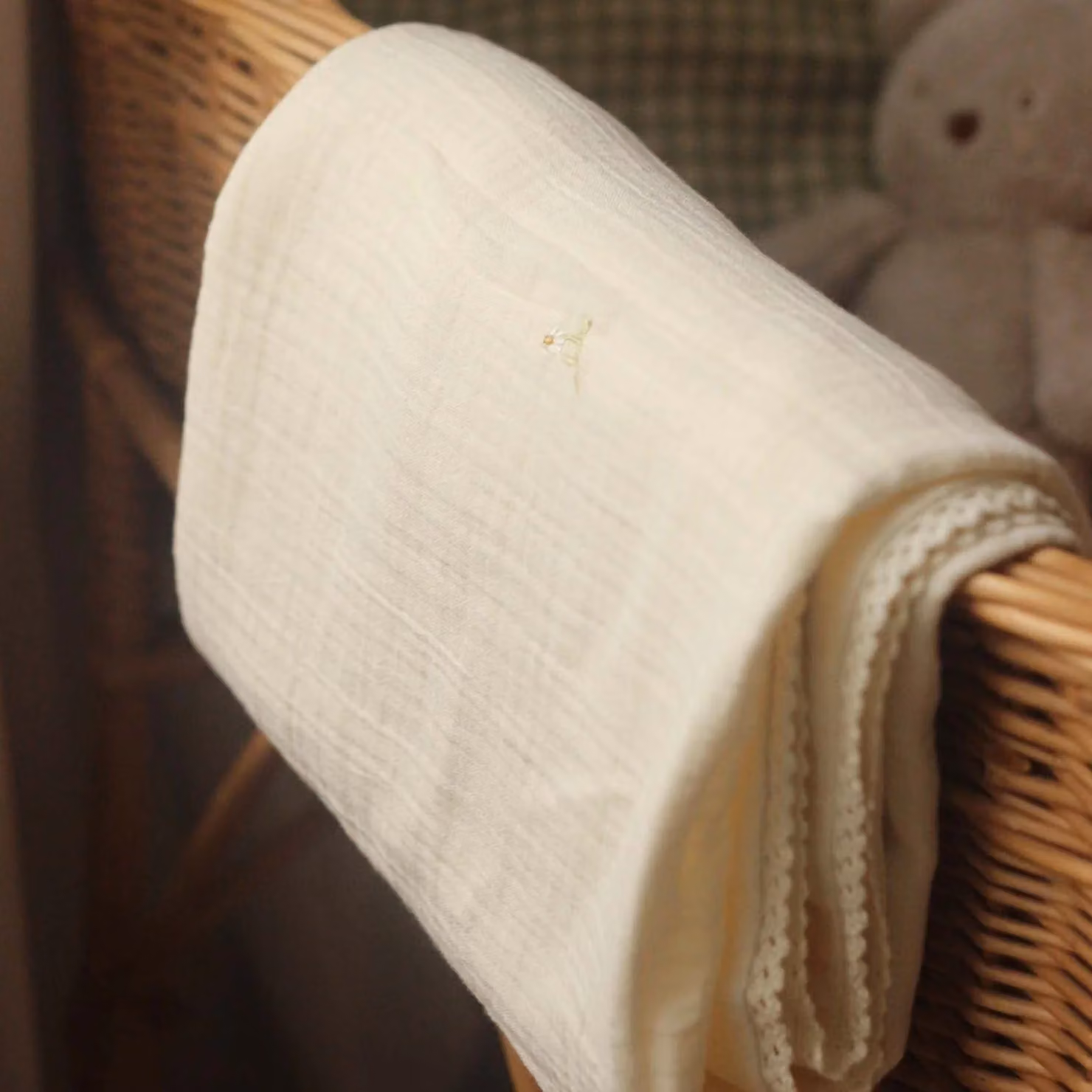 Avery Row Wild Chamomile Embroidered Organic Cotton Muslin Baby Blanket W/D: 110 x 80 cm – 4