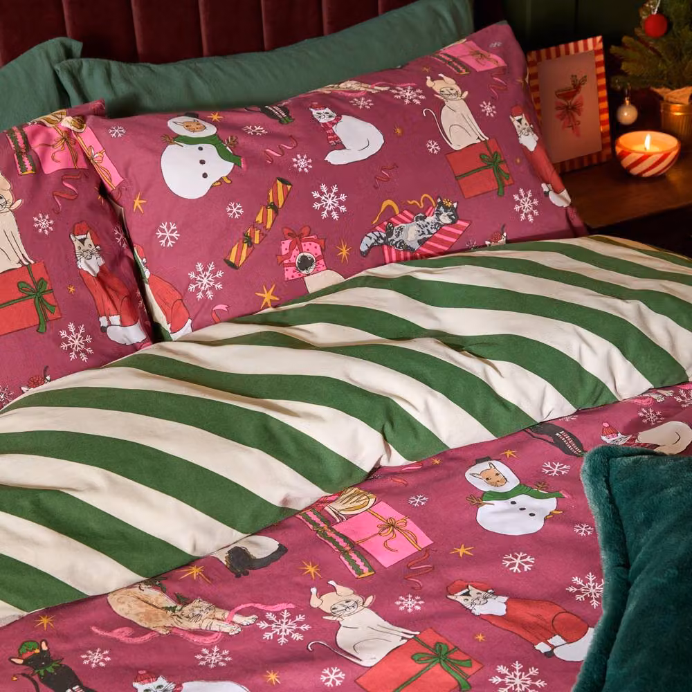 Furn Feline Reversible Christmas Striped Duvet Cover Set in Red, 200 x 200 cm – 2