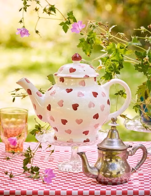 Emma Bridgewater Pink Hearts Stoneware Teapot in Pink and White