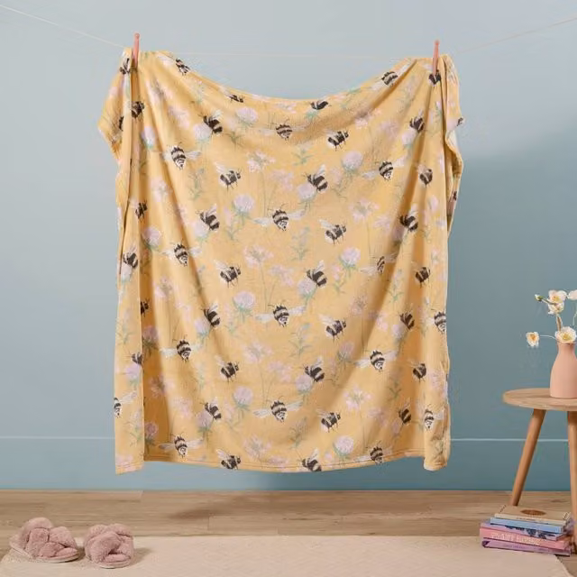 Riva Home Furn Country Bee Floral Print Soft Fleece Throw in Yellow, W/D/H: 130 x 150 cm