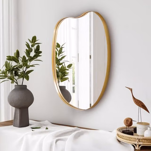 Livingandhome Petal-Shaped Gold Iron Frame Wall Mirror
