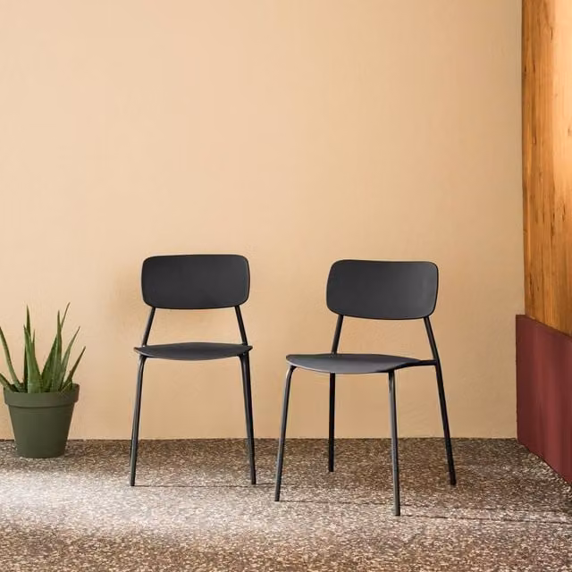 Sweekeet Set of 2 Stackable Modern Garden Chairs in Anthracite Grey, Made of Powder Coated Steel and Plastic – 1