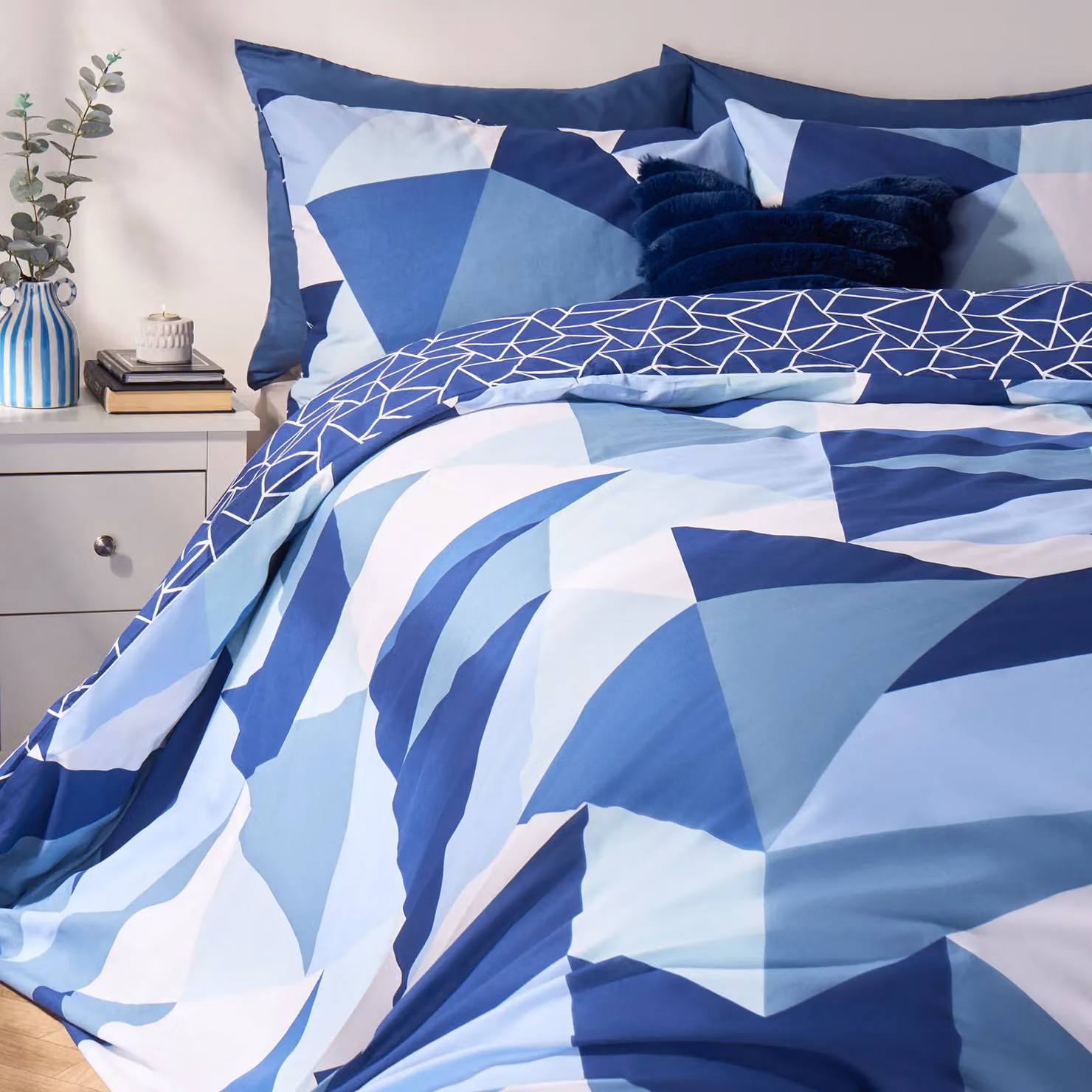 OHS Navy Blue Geometric Shapes Reversible Duvet Cover and Pillowcase Set, Double, W: 200 x L: 220 cm, Pillowcase W: 140 x L: 200 cm – 2