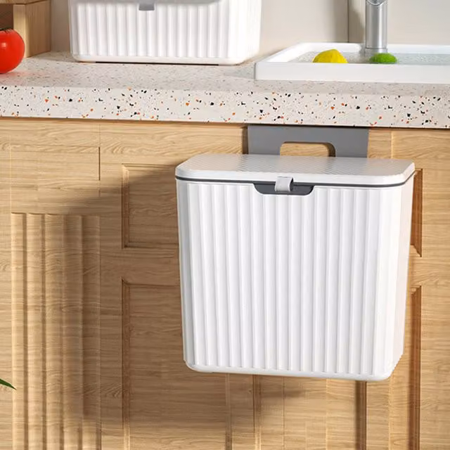 Livingandhome 7L Wall-Mounted Plastic Rubbish Bin with Flip Lid, White