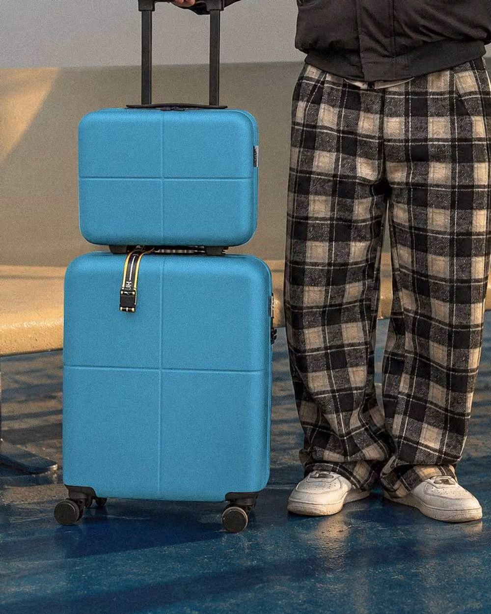 JLY Premium 100% Makrolon PC 2 Piece Suitcase Set including Vanity and Cabin Luggage in Bright Blue – 3