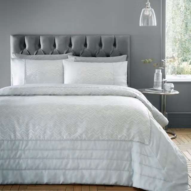 Portfolio Home Antibes Chevron Waves Quilted Bed Throw Blanket in Silver, W: 200 cm, D: 230 cm