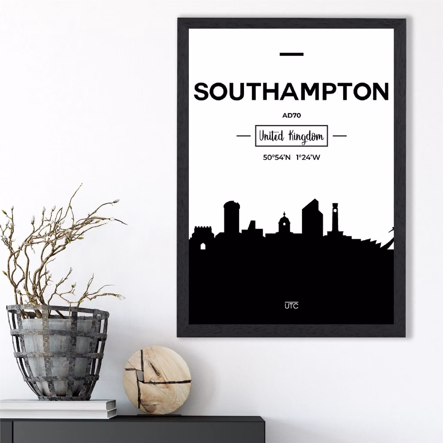 ARTZE Southampton Black and White City Skyline Framed Print – 2