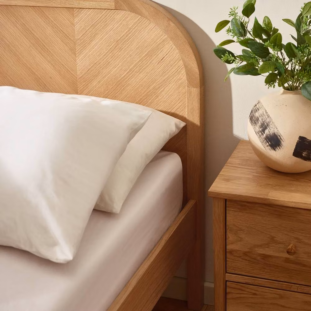 Cheshire Crimson Oak Chevron Bed Frame in Brown Oak, W: 135 cm, H x D: 140 x 200 cm – 4