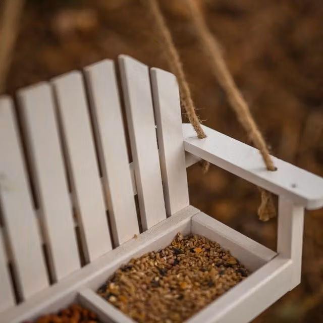 Garden Mile Swinging Bench Bird Feeder in White