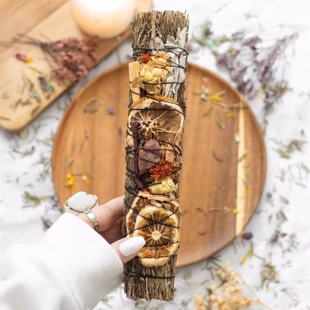 Uniqueful Ritual Wand Smudge Stick with Rosemary, Palo Santo and Red Jasper in White and Multicolour – 1