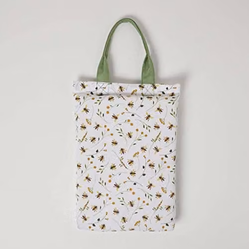 HOMESCAPES Gardening Kneeling Pad with Bee Floral Design in Green and White
