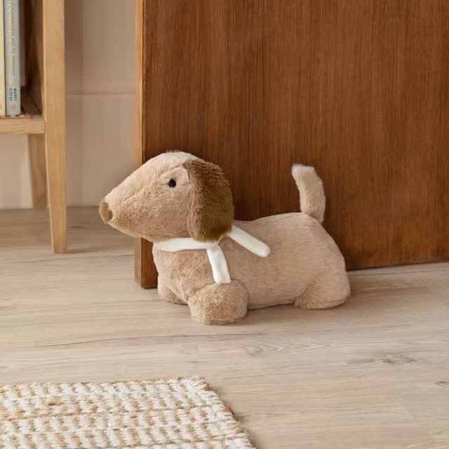 furn. Samson Dog Door Stop Faux Fur Novelty Puppy Weighted Door Stopper in Beige, H x W x D: 16.5 x 22 x 22 cm – 1