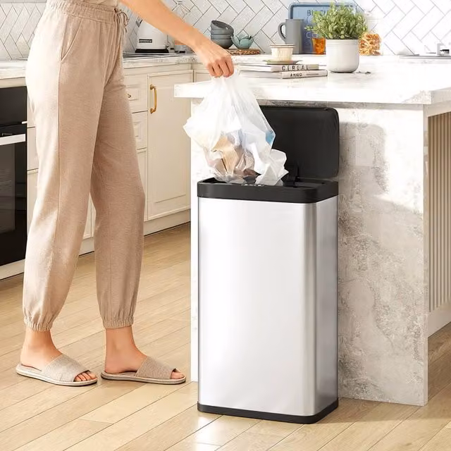 HOMCOM 45L Sensor Bin, Stainless Steel Kitchen Bin with Soft Close and Removable Inner Bucket in Silver – 1
