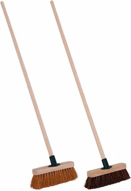Charles Bentley Set of 2 Natural Fibre Bassine and Coco Brooms in Brown and Sand