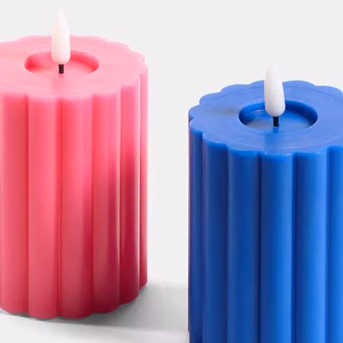 OHS Set of 2 Ribbed Flameless LED Pillar Candles with Flickering Effect in Pink and Blue – 3