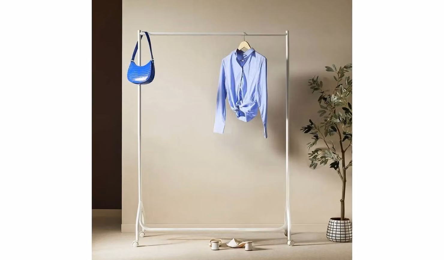 Heavy Duty Single 4 Feet Freestanding Metal Clothes Rail in White, W/D/H: 120 x 50 x 160 cm