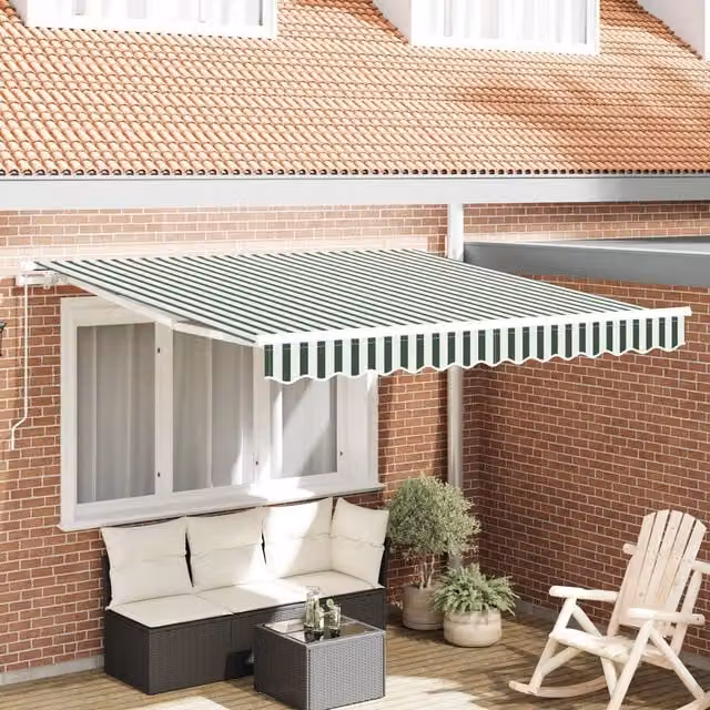 Berkfield Home Manual Retractable Wall-Mounted Awning in Green and White, W: 300 cm, D: 250 cm