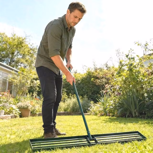 Outsunny Green Metal Lawn Levelling Rake with 169 cm Handle