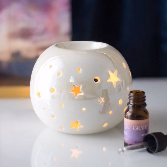 Uniqueful White Iridescent Ceramic Star Oil Burner and Wax Warmer for Tealights