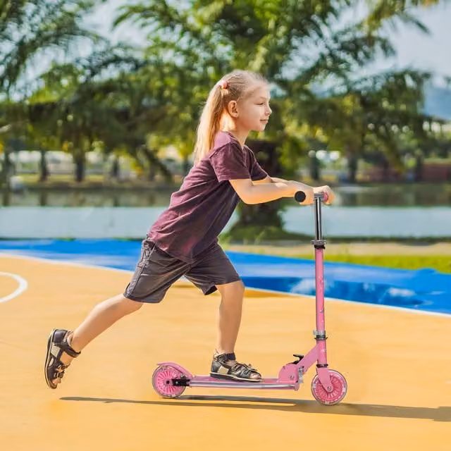 HOMCOM Kids Scooter with Lights, Music and Adjustable Height in Pink