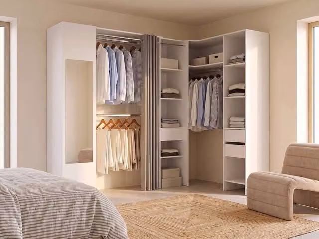 Vente-unique Modern Corner Wardrobe in White and Grey with Mirror and Integrated Drawers, W/D/H: 231.5 x 141.0 x 205.0 cm – 1