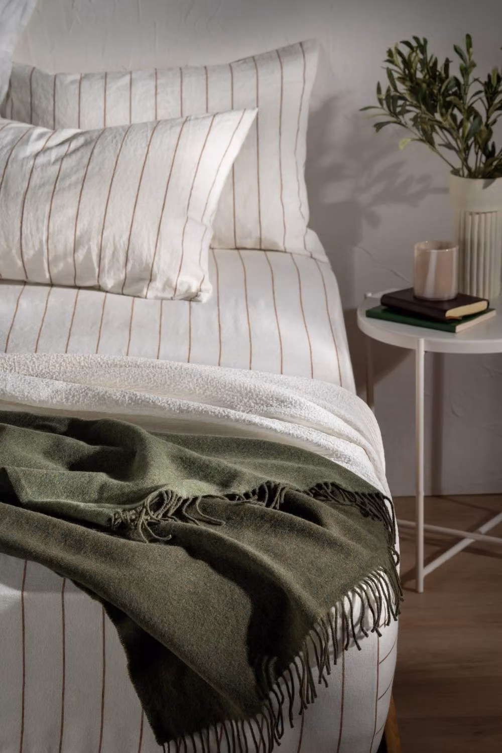 Soak&Sleep White and Burnt Orange Pinstripe Linen and Cotton Housewife Pillowcase Pair, Super King – 2
