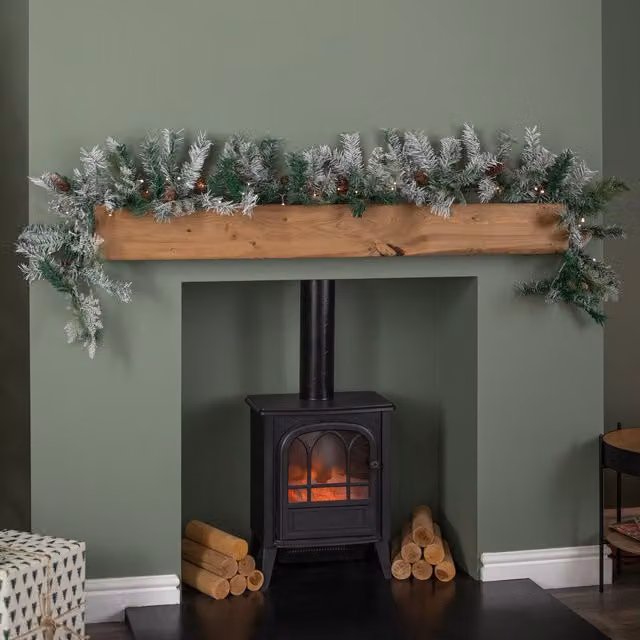 Samuel ALEXANDER 1.8m Snowy Pre-Lit Christmas Garland in Green and White with 50 Warm White LED Lights and Pinecones