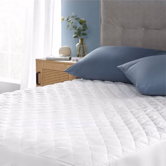 Woohoo Furniture White Quilted Microfibre Fitted Mattress Protector, W 180 x D 200 cm