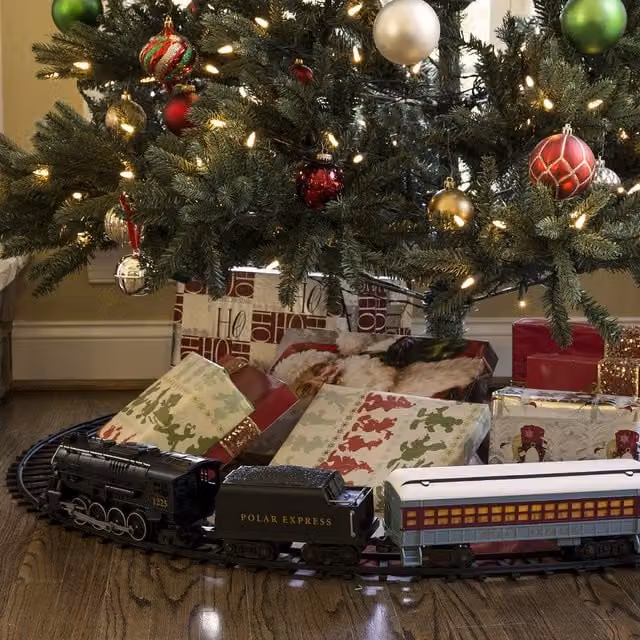 Lionel The Polar Express Ready to Play Motorised Train Starter Set, 37 Pieces, Black