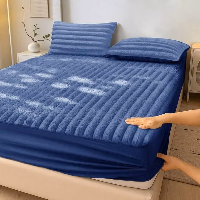 Velosso Jumbo Cord Faux Fur Fitted Sheet in Navy Blue, King Size (180 x 200 cm)